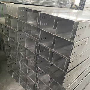 槽式加隔板桥架（不锈钢）